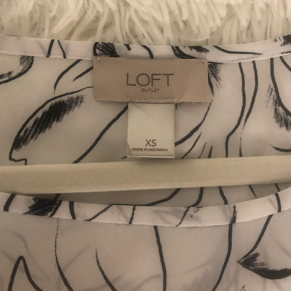 X-Small Floral/Leaf Patterned LOFT Shirt - Picture 4 of 5